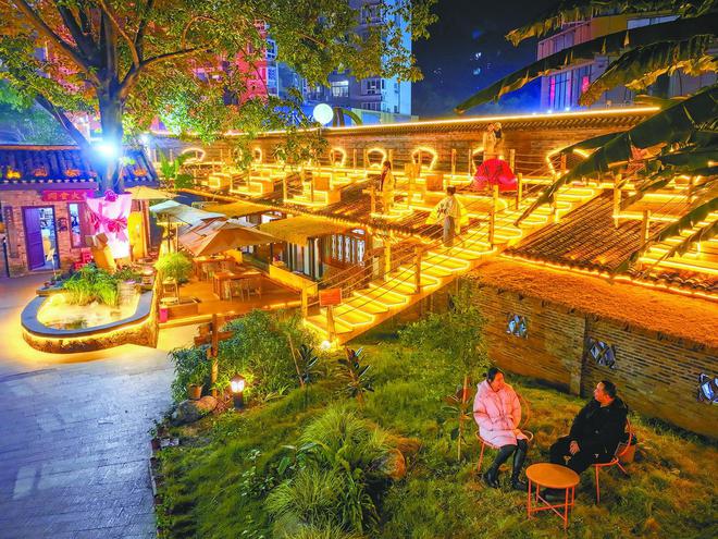 2025 重庆火锅的热辣滚烫PG电子麻将胡了消费周刊丨