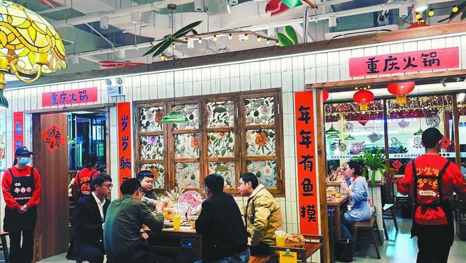 2025 重庆火锅的热辣滚烫PG电子麻将胡了消费周刊丨(图5)