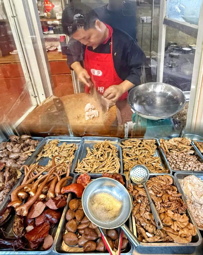 便饭”价格划算味道巴适本地人的食堂！PG电子麻将胡了成都老城区的“家常(图6)