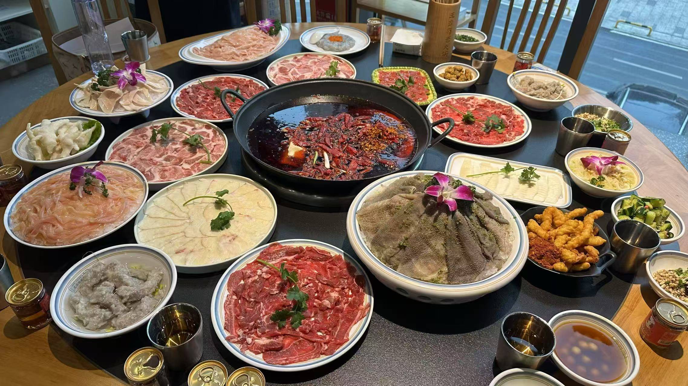 登陆印尼雅加达共赏国际美食文化交流盛宴PG麻将胡了2试玩重庆味滋香火锅底料(图2)