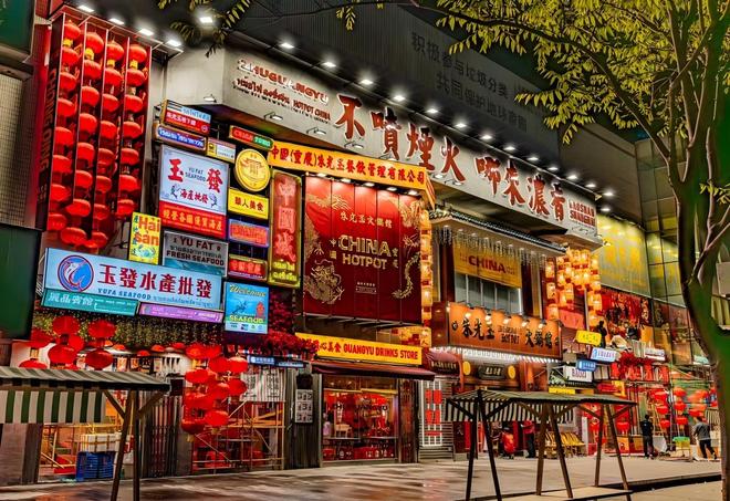 一锅红汤里蕴藏文化出海的中国温度麻将胡了朱光玉海外首店爆火背后：(图4)