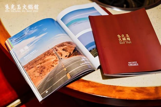一锅红汤里蕴藏文化出海的中国温度麻将胡了朱光玉海外首店爆火背后：(图7)